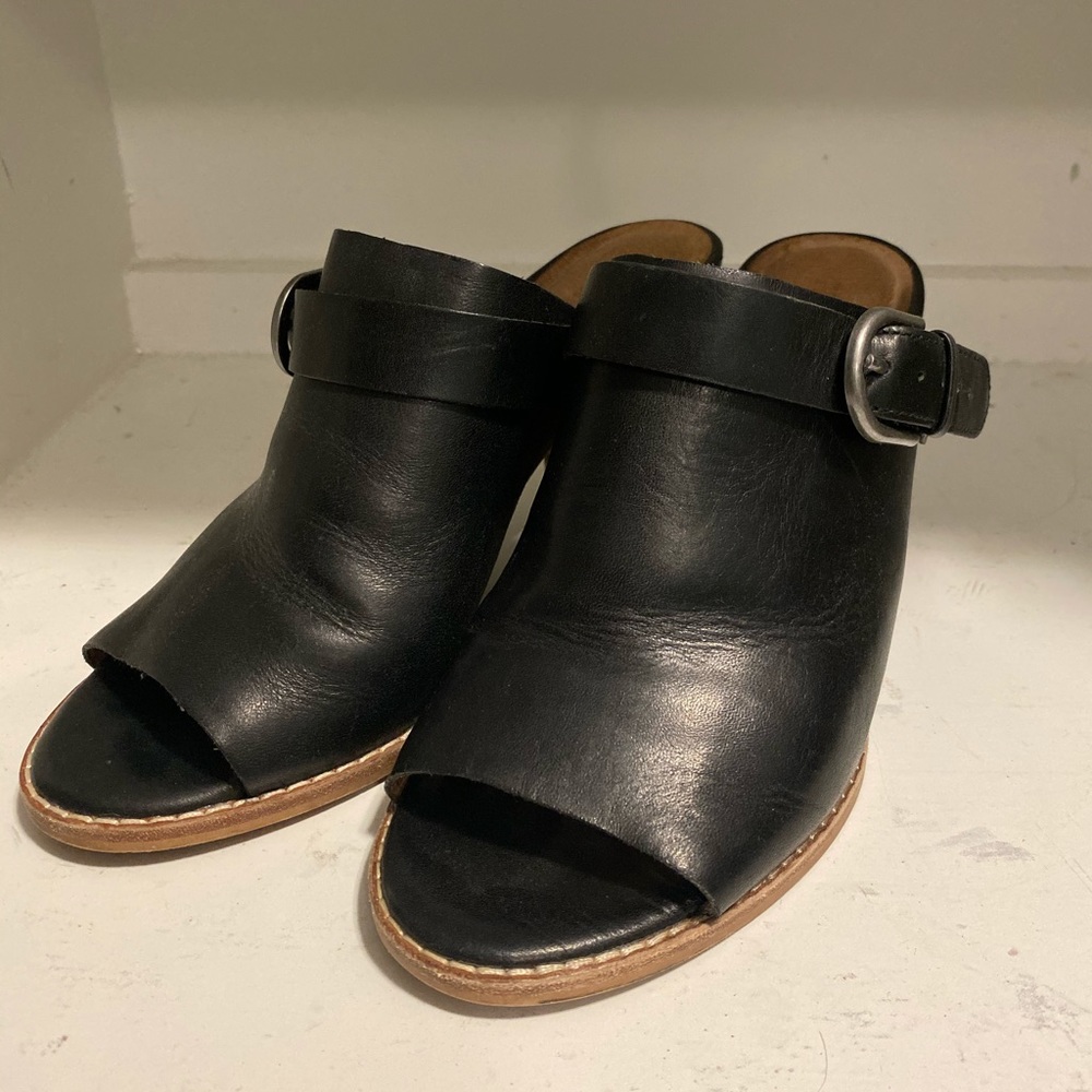 Black leather Madewell mules